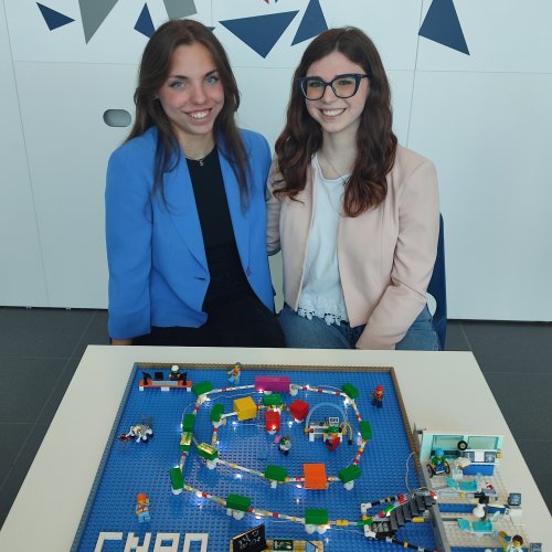 L'Entusiasmo di Stella e Giada per l'Innovazione L'Entusiasmo di Stella e Giada per l'Innovazione